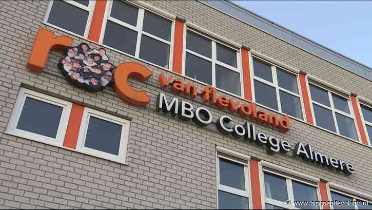 Almere - Vermeende 'shooting' op Almeers schoolplein, gaat om student met nepwapen