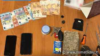 Il mago della truffa del falso incidente che inganna donne sole al volante