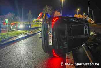 Auto kantelt op E313 in Diepenbeek
