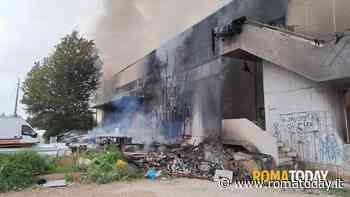 Incendio capannone a Tor Cervara: ecco i dati di Arpa sulle diossine sprigionate dal rogo