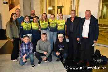 Van kickboks tot koers: stad huldigt opmerkelijke kampioenen