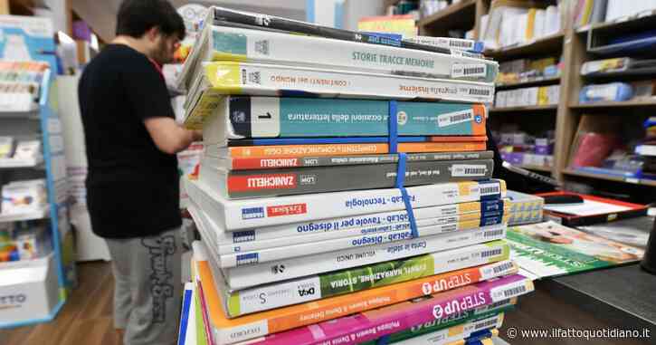 Lo “svuotavetrine” arriva a Genova: i maestri comprano tutti i volumi esposti per aiutare la libreria di quartiere di Pontedecimo