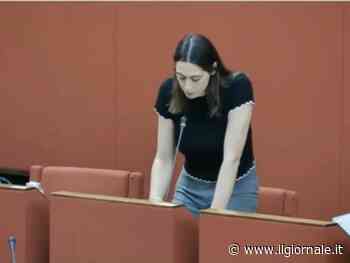 "Violentata in casa a 12 anni". Aperta un'inchiesta dopo il racconto della consigliera