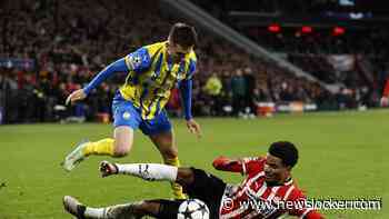 PSV boekt met drie late treffers zege op tiental Sjachtar: 3-2