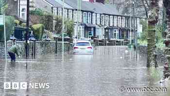 Flood warnings an hour late, says council leader