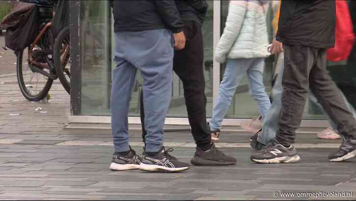 Almere - Door strenger toezicht veroorzaken jongeren minder overlast in Almere