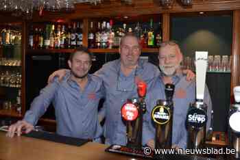 Stamgasten Frank en Gert houden De Vliegende Hollander open na pensioen cafébaas Walter