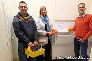 Kasten met gratis menstruatieproducten in alle scholen geplaatst