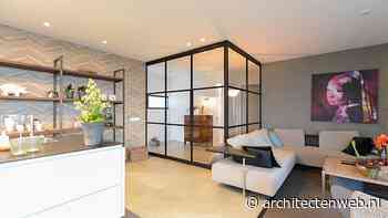 Stalen raampaneel met dubbele stalen taatsdeuren