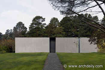 Grey House / Adam Kane Architects