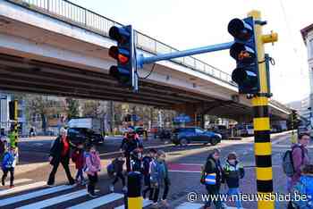 Nadat fietser er bijna verongelukte: nieuwe lichten met ‘vierkant groen’ moeten gevaarlijk kruispunt veiliger te maken