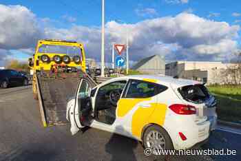 Bestuurster (29) gewond na botsing met vrachtwagen in Genk