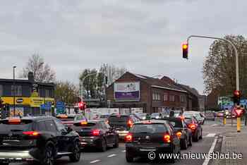 Zware verkeersagressie aan berucht kruispunt: vrachtwagenchauffeur bewerkt collega met ijzeren staaf
