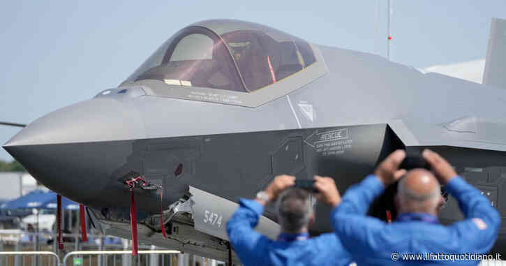 Il Movimento 5 Stelle attacca il governo sugli F35: “Anche Musk critica il jet ma l’Italia continua a comprare”