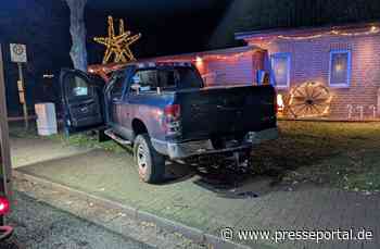 FFW Schiffdorf: Pkw prallt gegen parkendes Fahrzeug