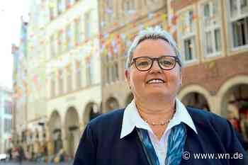 Renate Dölling mit Schlagerstar Roland Kaiser im Rampenlicht
