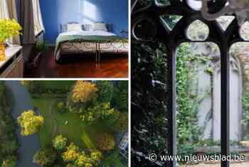 BINNENKIJKEN. Zes slaapkamers, oude kerkramen en de Leie als achtertuin: dit is het voormalige zomerverblijf van schrijver Cyriel Buysse