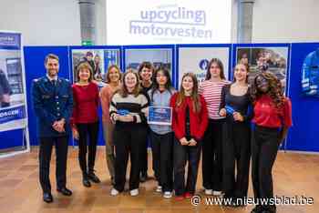 Leerlingen 5 Mode Leiepoort Sint-Vincentius mogen ontwerpprijs Federale Politie mee naar huis nemen