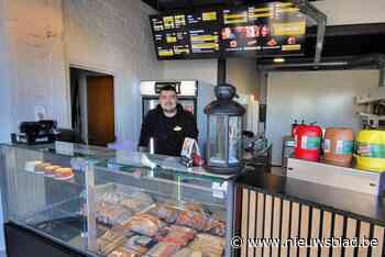 West-Vlaming Quinten opent frituur ’t Park in Boom met stunt: “Gratis frietjes voor iedereen én levenslang frieten te winnen”