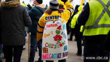 Canada Post strike marks 2 weeks during busy Black Friday shopping weekend