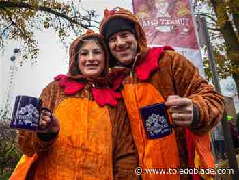 Photo Gallery: Runners flock to Turkey Chase downtown