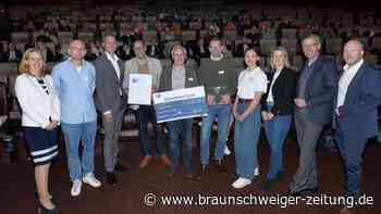 „Superhelden“ gewinnen den Sozialtransferpreis der IHK