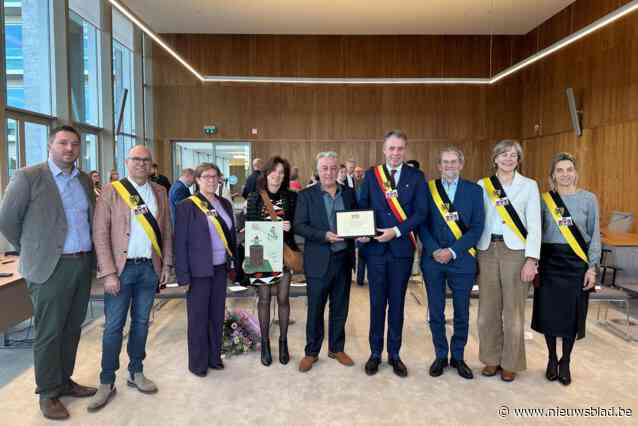 Eddy Planckaert mag zich voortaan ereburger van Deinze noemen: “Mijn successen had ik nooit kunnen behalen zonder mijn familie”
