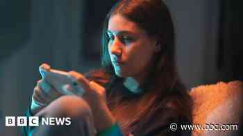 Top-selling mobile games break rules on loot boxes