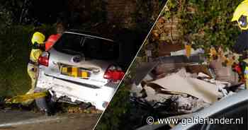 Auto ramt woonkamer in Nijmegen: ‘Ik vind het zo verschrikkelijk voor die meneer’