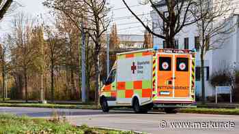 Transporterfahrer (38) missachtet Vorfahrt: 21-Jähriger bei Unfall schwer verletzt