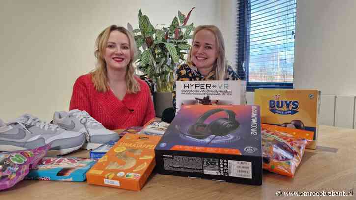 Oekraïense 'Sinterklazen' zamelen cadeautjes in voor kinderen