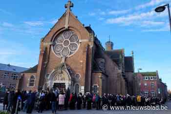 Afscheid van Glenn (50) van Get Ready!: “Kerk veel te klein voor groot verdriet van familie, bandleden, vrienden en ook heel veel fans”