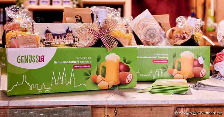 Regionale Spezialitäten in einer Weihnachtskiste