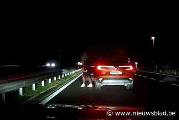 Politie onderzoekt geval van verkeersagressie in Diepenbeek: bestuurder steekt rakelings andere wagens voor en stopt pardoes