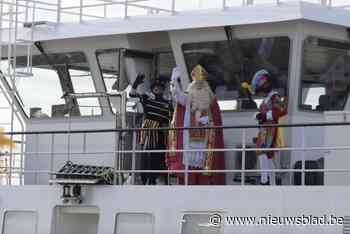 IN BEELD. De boot van Sinterklaas meert aan in Hoboken: Heel wat enthousiaste kinderen verwelkomen de Sint