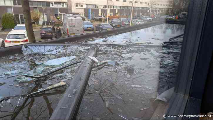 Flevoland - Burgemeester sluit woning na explosie: 'Opgelucht dat er geen gewonden zijn'