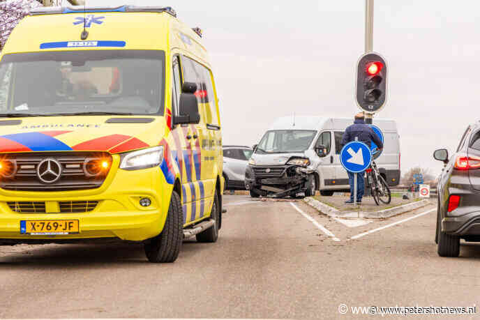 Auto's botsen op N201 Amstelhoek