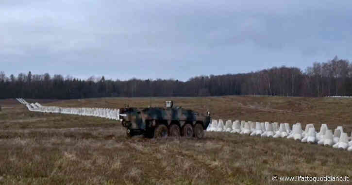 Barriere anticarro in cemento a perdita d’occhio, la Polonia fortifica il confine con la regione russa di Kaliningrad: il video
