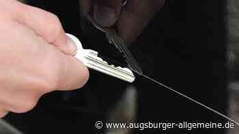 Unbekannter verursacht Schaden an einem geparkten Pkw