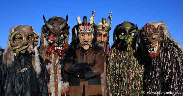 Schauergestalten als Glücksbringer – Perchtenlauf