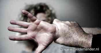 Moeder doet aangifte tegen zoon (22): ‘Hij heeft hulp nodig’