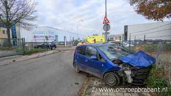112-nieuws: politie zoekt duo in het zwart • man loopt tegen de lamp in bos