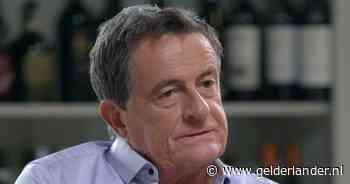 Johnny Kraaijkamp openhartig over vrijgezellenleven en ‘destructief’ alcoholgebruik van vader