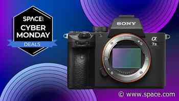 Cult classic camera! One of Sony's best cameras now lowest price for Black Friday