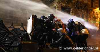 President Georgië weigert op te stappen, duizenden demonstranten verzamelen zich opnieuw