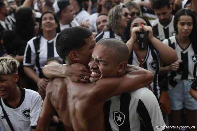 10-man Botafogo wins its first Copa Libertadores title