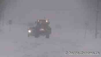 Muskoka reacts to major snowfall, hundreds stuck on Highway 11