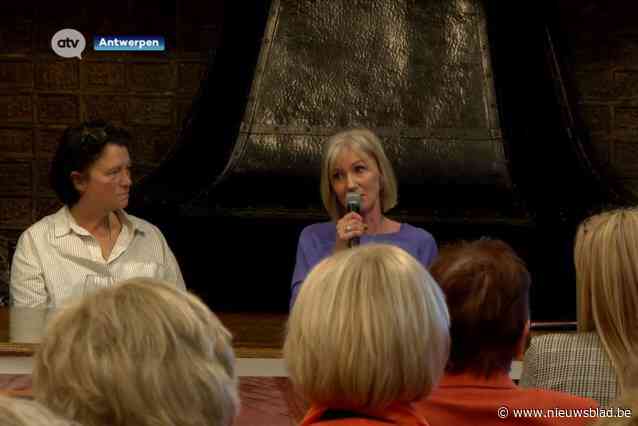 Slachtoffers van partnergeweld getuigen in Antwerps stadhuis: “En plots stond hij met een jachtgeweer voor mij”