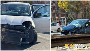 Incidente sulla Prenestina, scontro all'incrocio "maledetto": due feriti