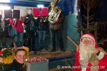 Nikolaus beschenkt die Kinder in Valdorf